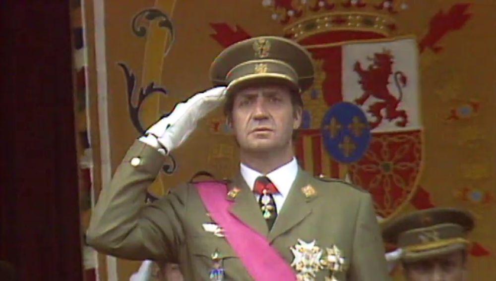 Juan Carlos I durante el desfile militar de 1985