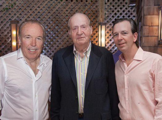 José Fanjul (izquierda) junto a Juan Carlos I