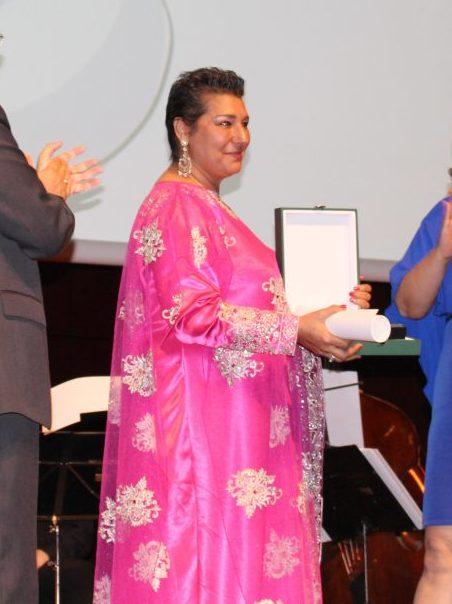 Remedios Amaya recibiendo el Premio de Cultura Gitana 2017 en la categoría de Música (Wikipedia)
