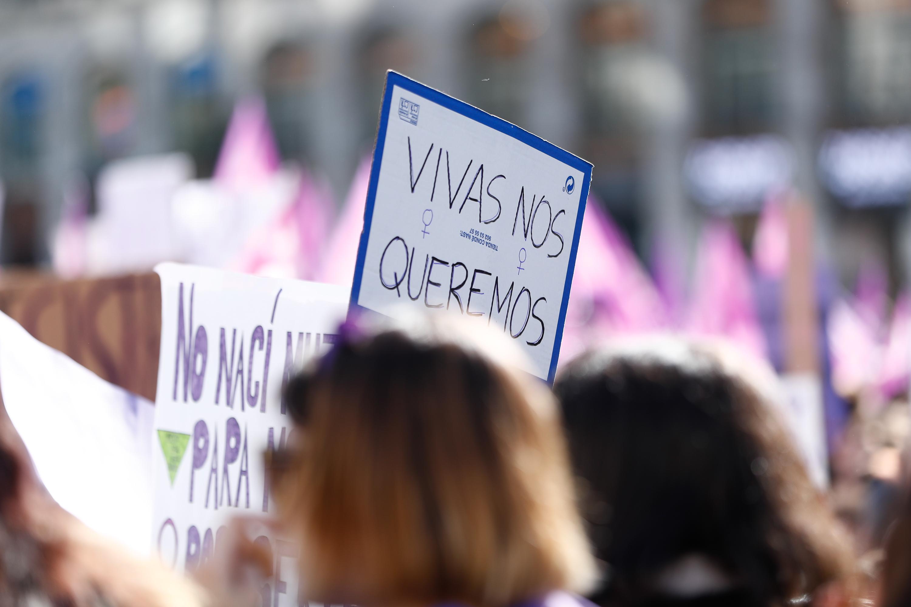 "Vivas nos queremos" pancarta vista en la manifestación del 8 de marzo de 2019. Europa Press.