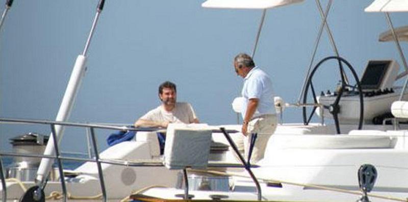 Quintana junto a un empresario de paseo en el mar