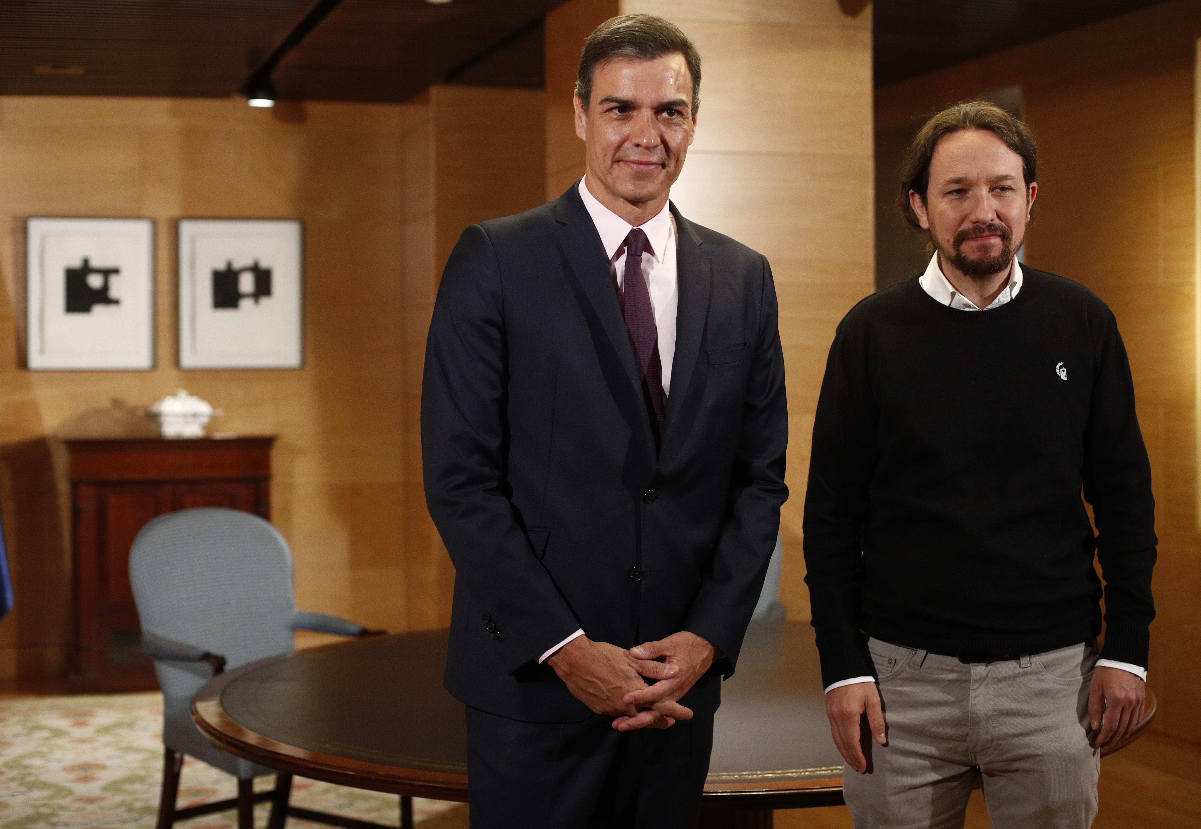 El presidente del Gobierno en funciones, Pedro Sánche, junto al secretario general de Unidas Podemos, Pablo Iglesias.