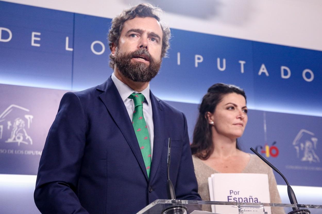 Iván Espinosa de los Monteros y Macarena Olona, en rueda de prensa en el Congreso. EP