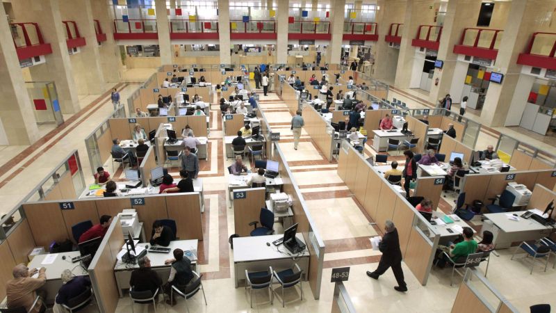 Vista de la delegación de Hacienda en Guzmán el Bueno, Madrid