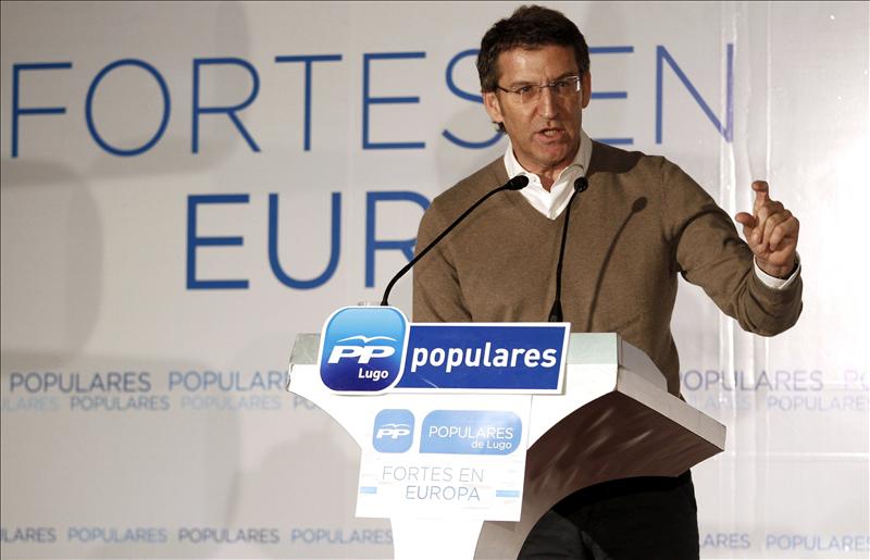 Por 'salvar' a Feijoo, el diario 'filoPP' La Voz de Galicia 'descubre' que Rajoy está en política gracias a un franquista