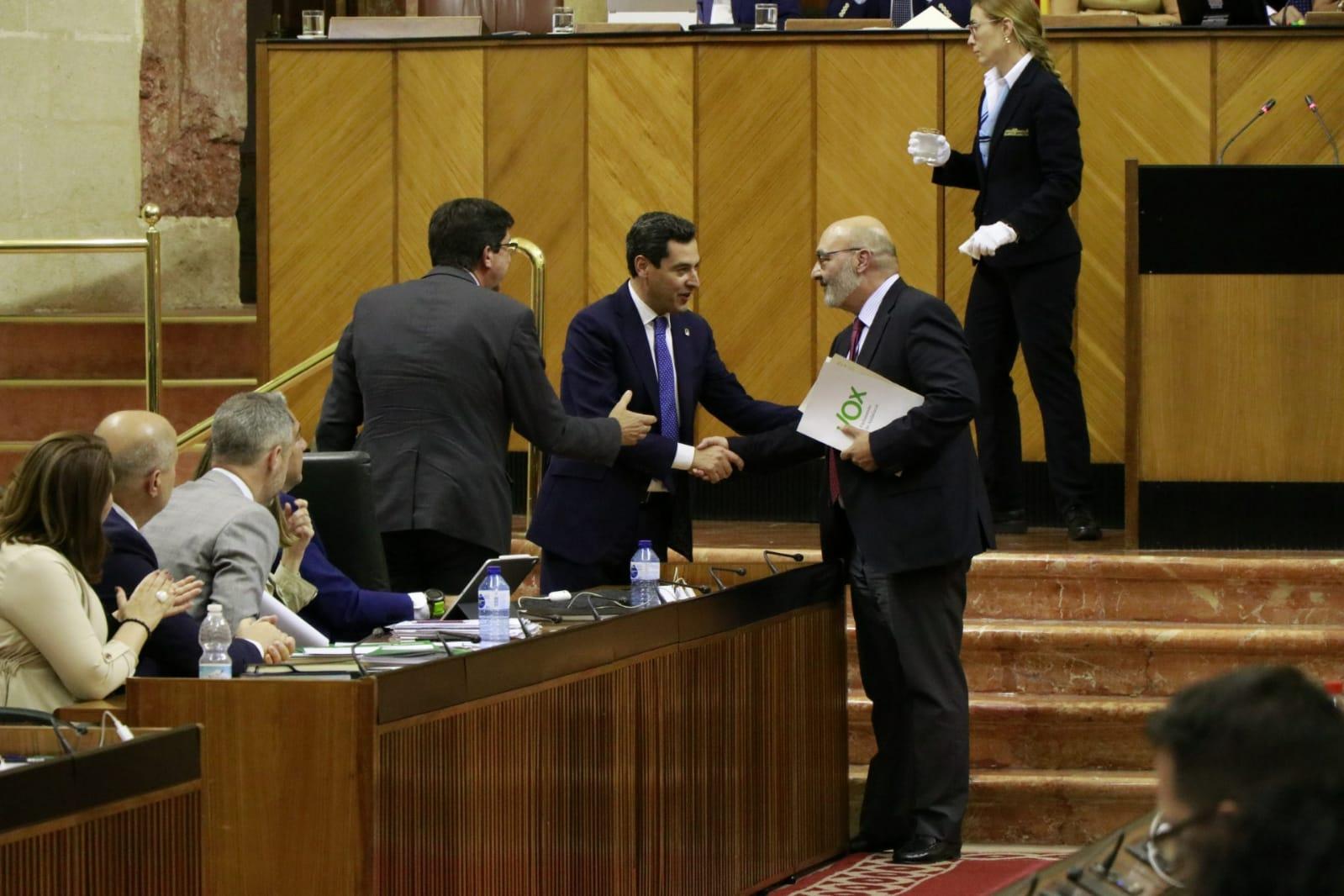 Así ha sido el saludo de PP y Cs con la ultraderecha