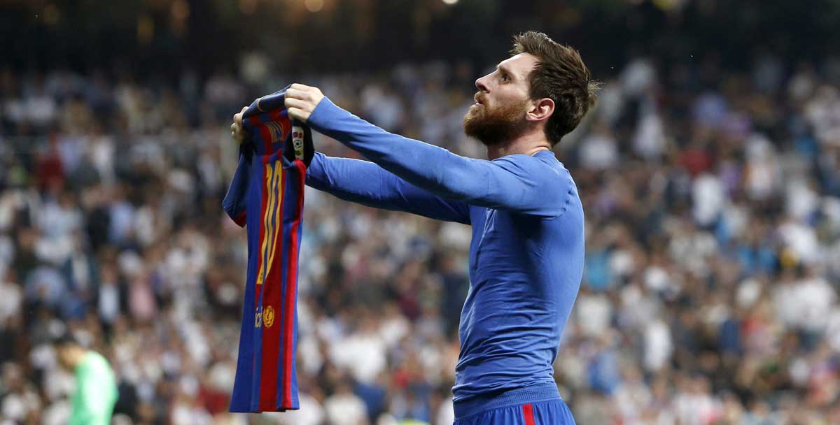 El delantero argentino del FC Barcelona, Leo Messi, celebra el gol de la victoria ante el Real Madrid. EFE