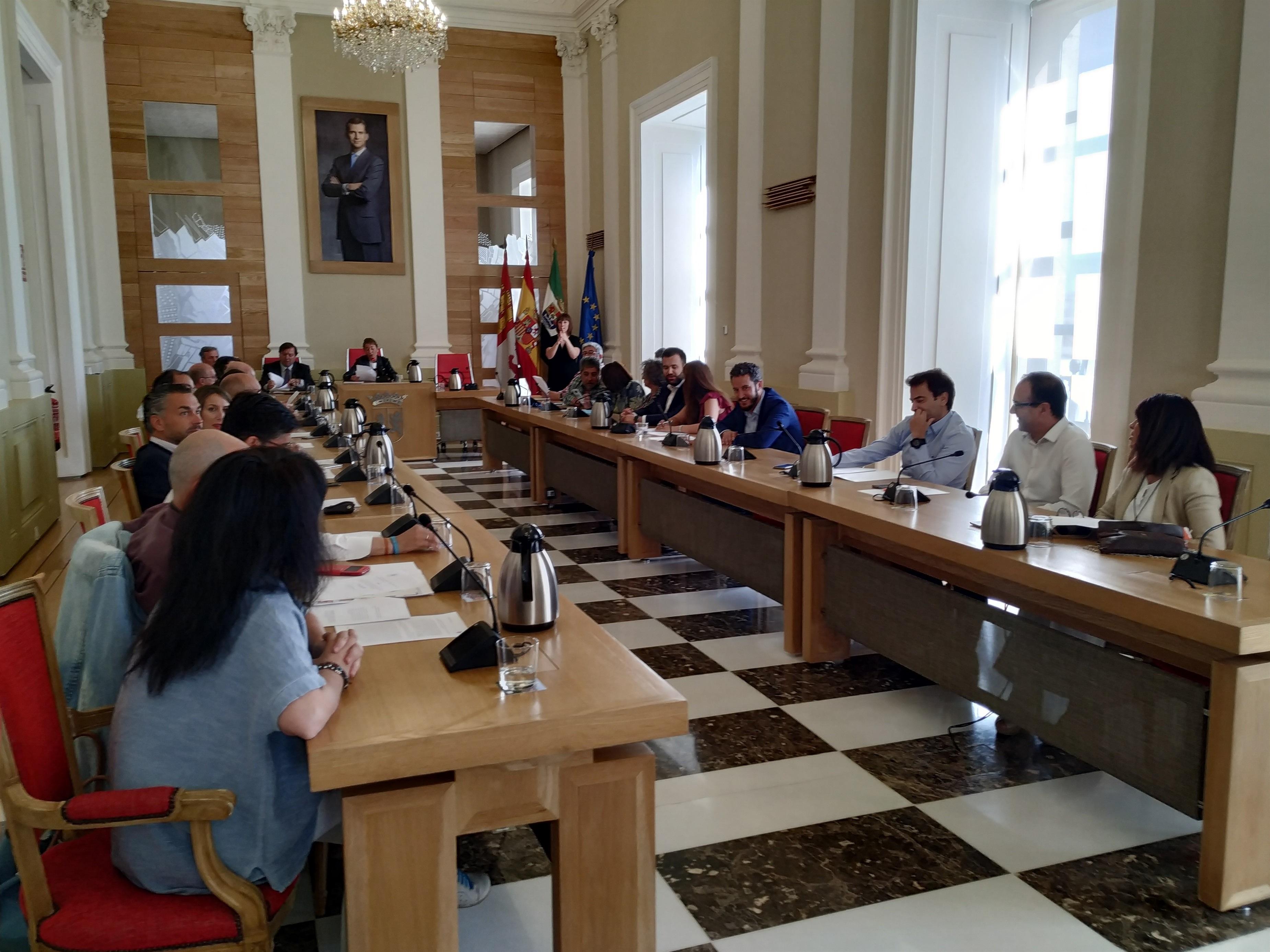 El Ayuntamiento de Cáceres celebra el último pleno de la legislatura