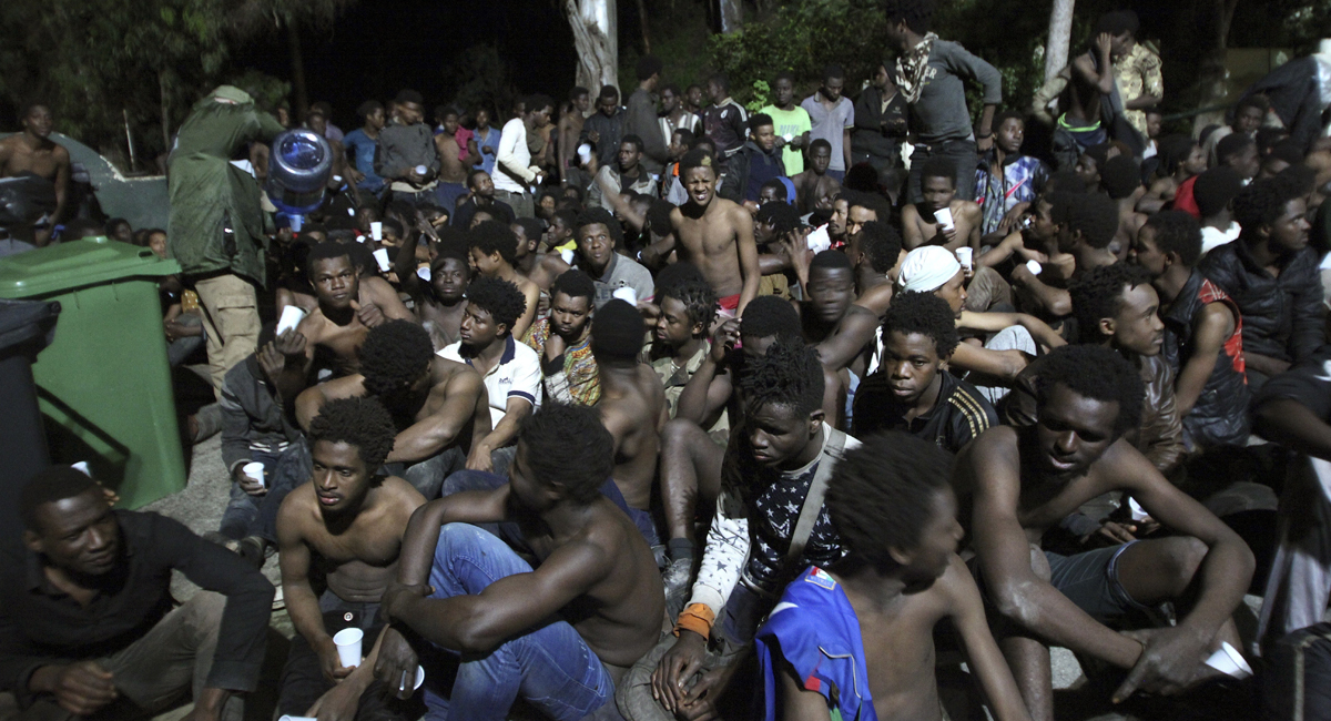 Parte del grupo de 500 inmigrantes que accedieron a Ceuta en otra entrada masiva
