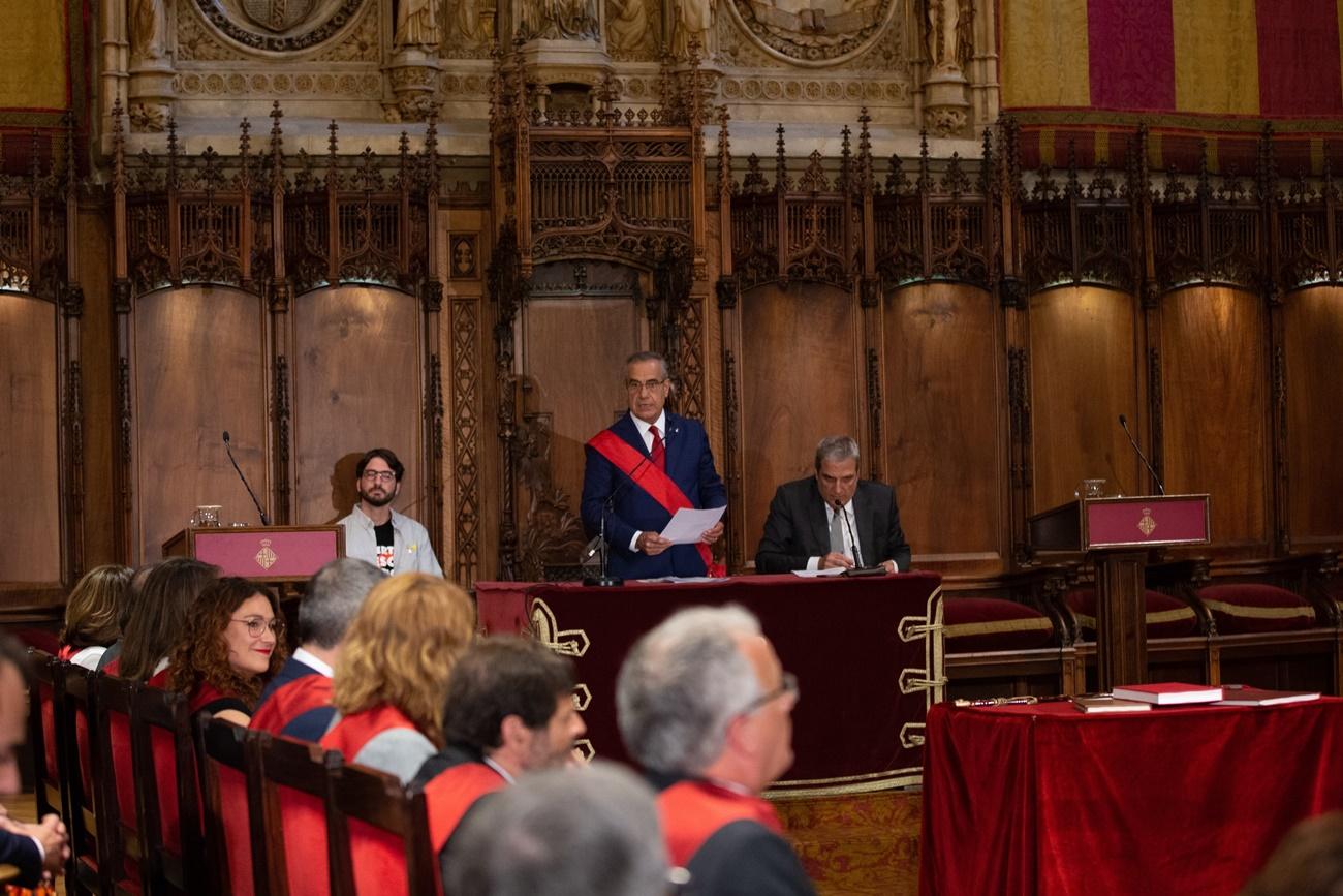 Celestino Corbacho en el inicio del pleno de Barcelona