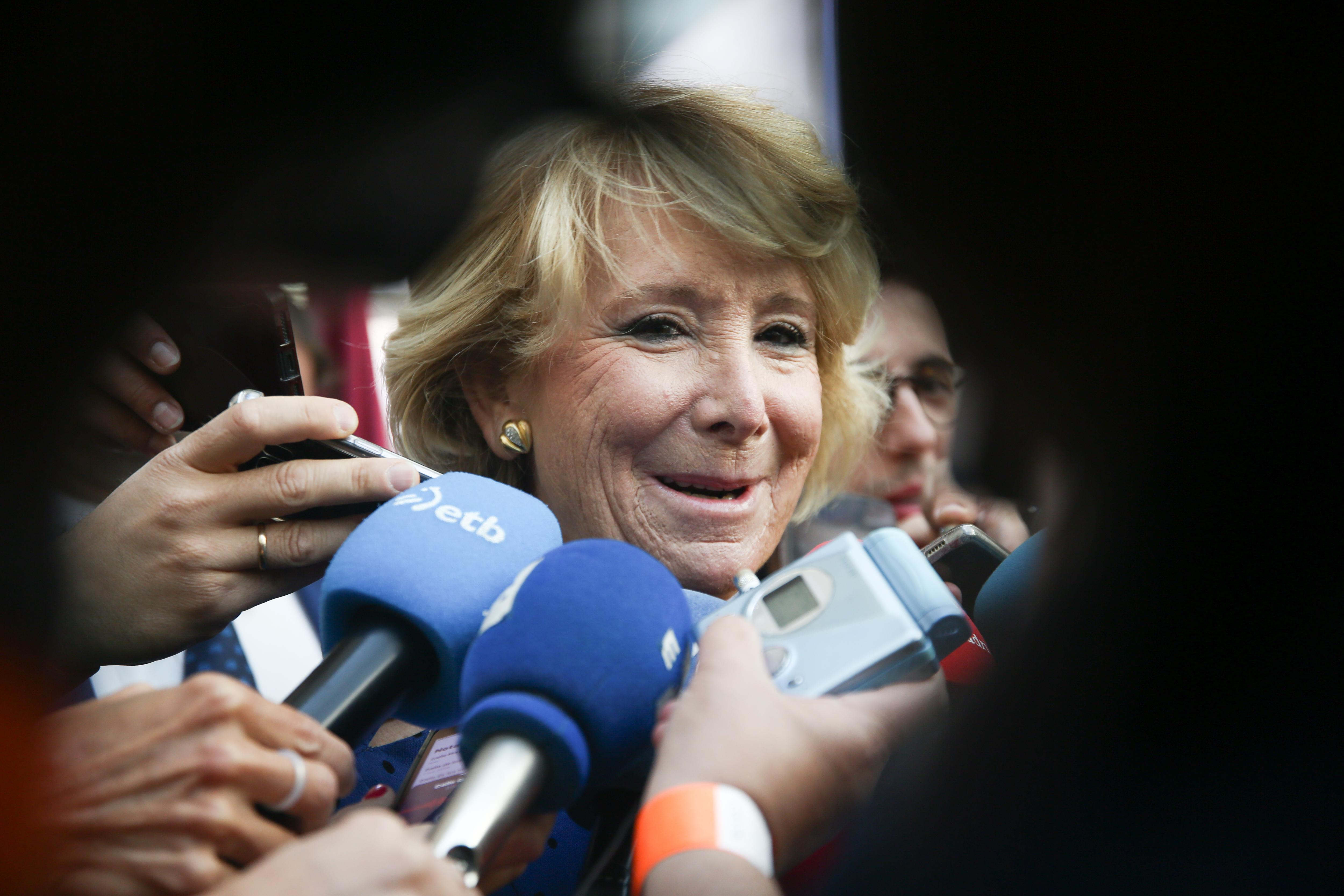 Esperanza Aguirre ante los medios. Europa Press