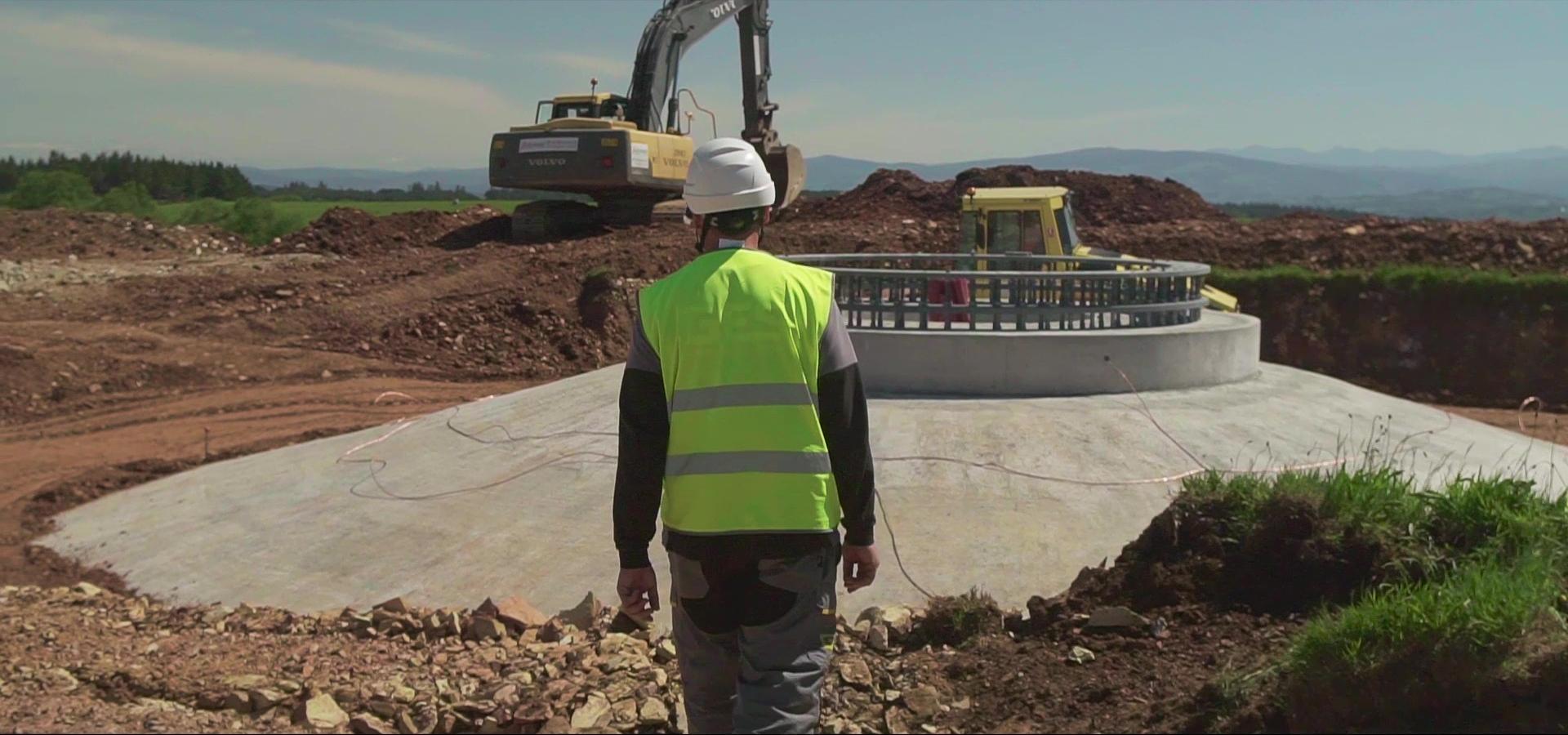 Para la construcción del parque eólico de Paradela se ha contado con mano de obra del pueblo