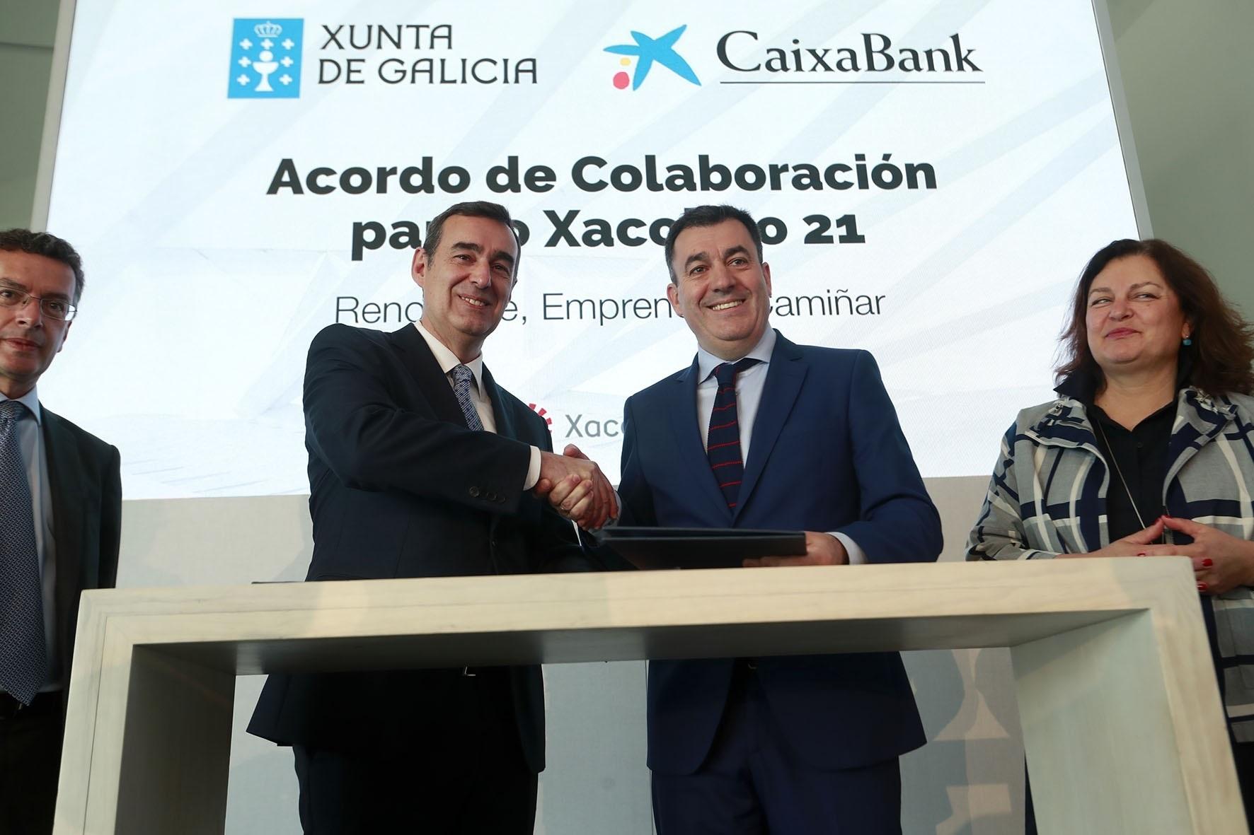 El director de CaixaBank en Galicia Emilio Barreiro y el conselleiro de Cultura e Turismo Román Rodríguez - Xunta de Galicia