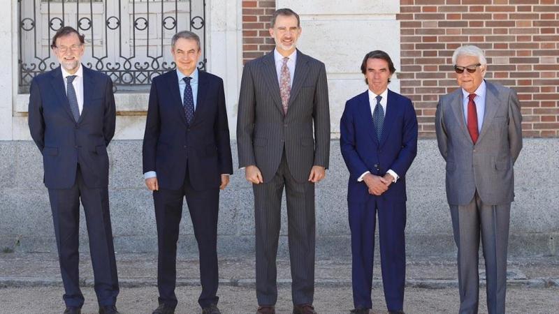 Aznar - ¿Cuánto mide José María Aznar? - Altura - Página 4 Europapress-2214456-i-d-el-expresidente-del-gobierno-mariano-rajoy-el-expresidente-del-gobierno-jose-luis-rodriguez-zapatero-el-rey-felipe-vi-el-expresidente-del-gobierno-jose-maria-aznar-y-el-expresidente-del_4_800x450