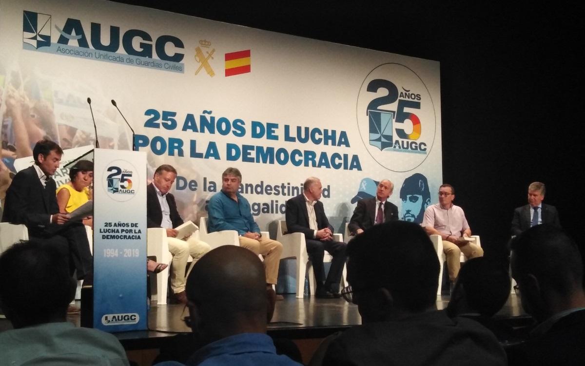 Juan Fernández,  Sagrario Ortega (EFE), Joan Mesquida, Ildefonso García, Alberto Moya, Fernández de Mesa, Javier Fernández (CCOO), Ignacio Cosidó. El Plural