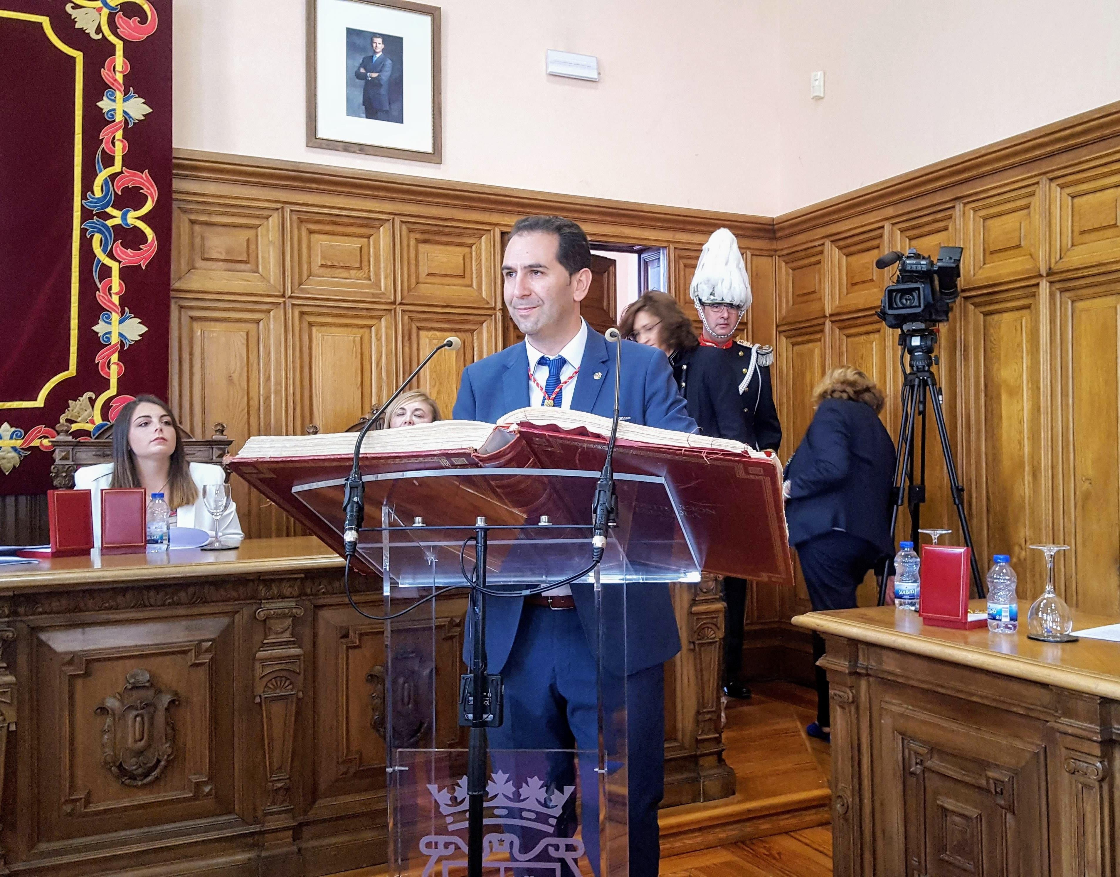 Mario Simón jura su cargo como alcalde de Palencia