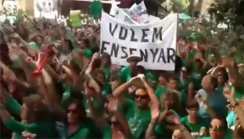 IB3 prohíbe a un niño actuar en un programa por llevar la camiseta verde a favor de la enseñanza pública