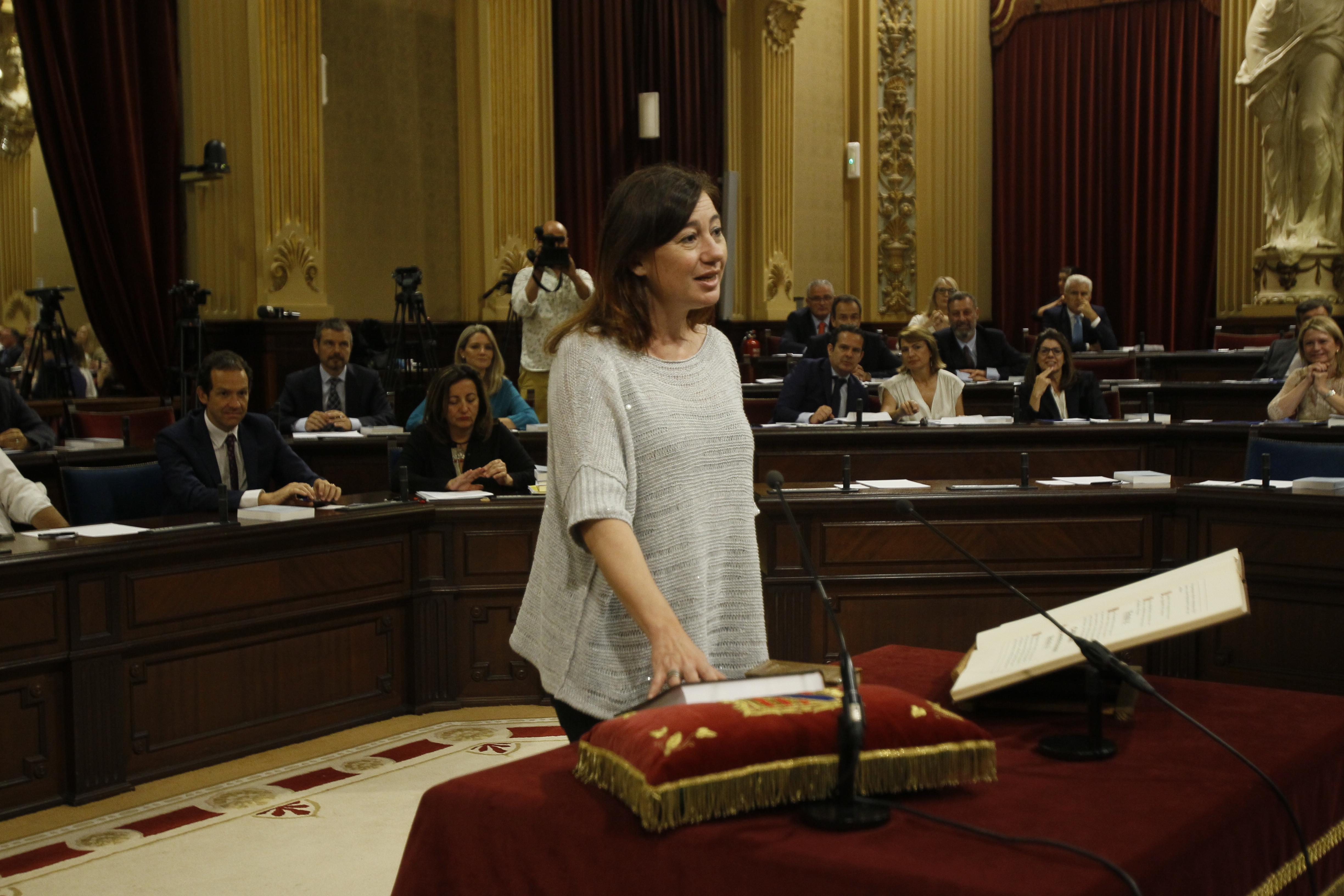 La presidenta del Govern en funciones y candidata a revalidar el cargo Francina Armengol (PSOE) durante la sesión constitutiva del Parlamento de Baleares en Palma de Mallorca-Europa Press