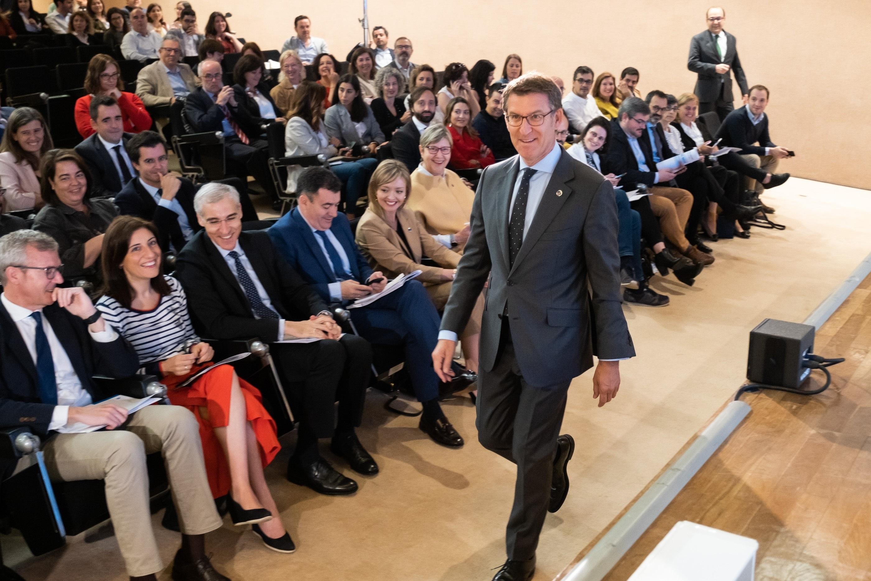  El presidente de la Xunta Alberto Núñez Feijóo en una reunión con los altos cargos del Gobierno gallego-Europa Press