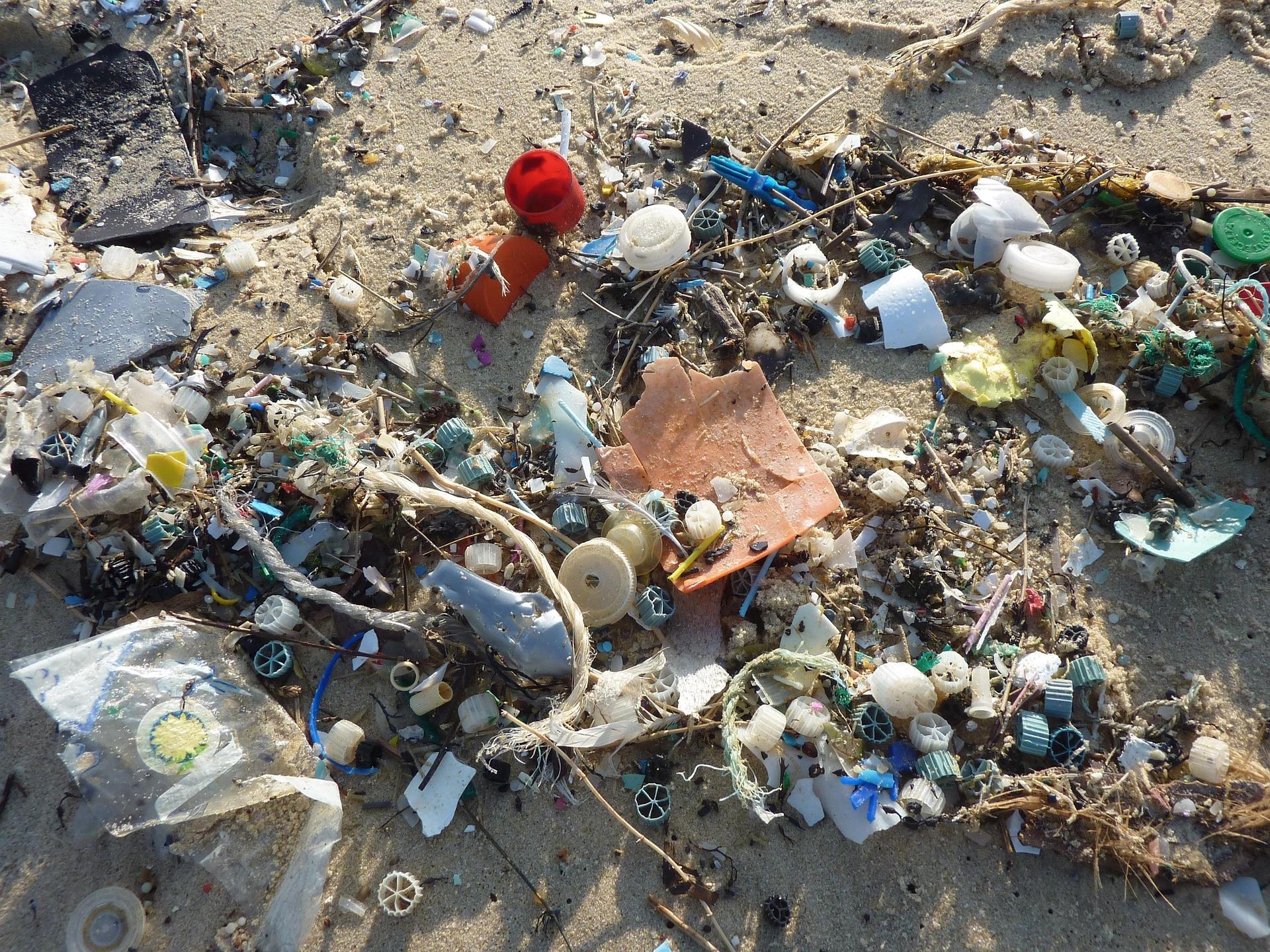 Imagen de archivo de residuos en una playa