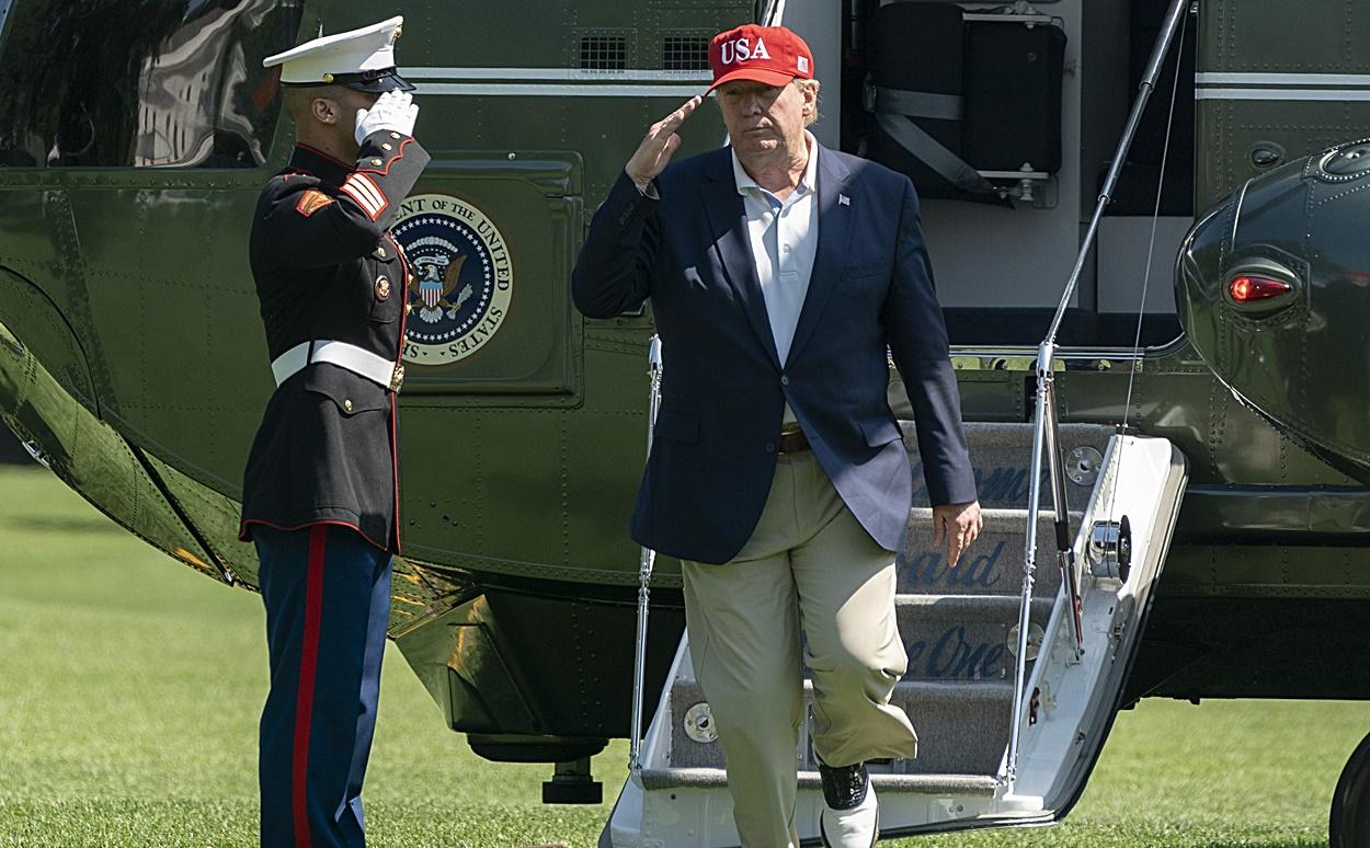 Donald Trump regresando a la Casa Blanca ayer en medio de la crisis con Irán (Foto: Europa Press).