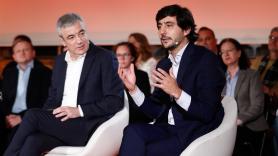 Luis Garicano yToni Roldán, durante la charla coloquio sobre economía. Europa Press.