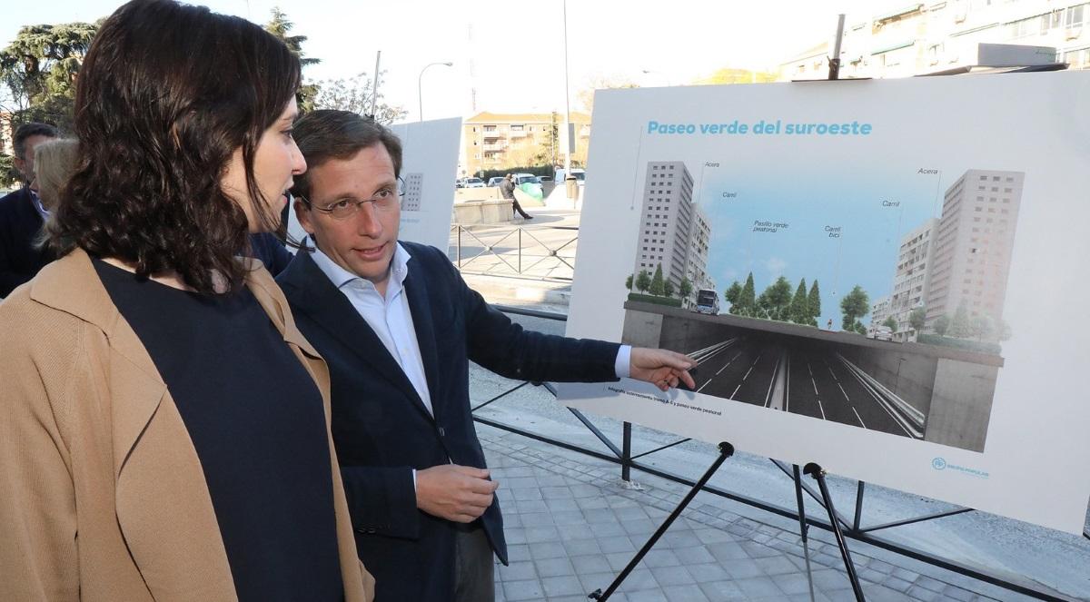 El alcalde de Madrid, Martínez Almeida, junto a la candidata para la Comunidad, Isabel Díaz Ayuso. PP Madrid