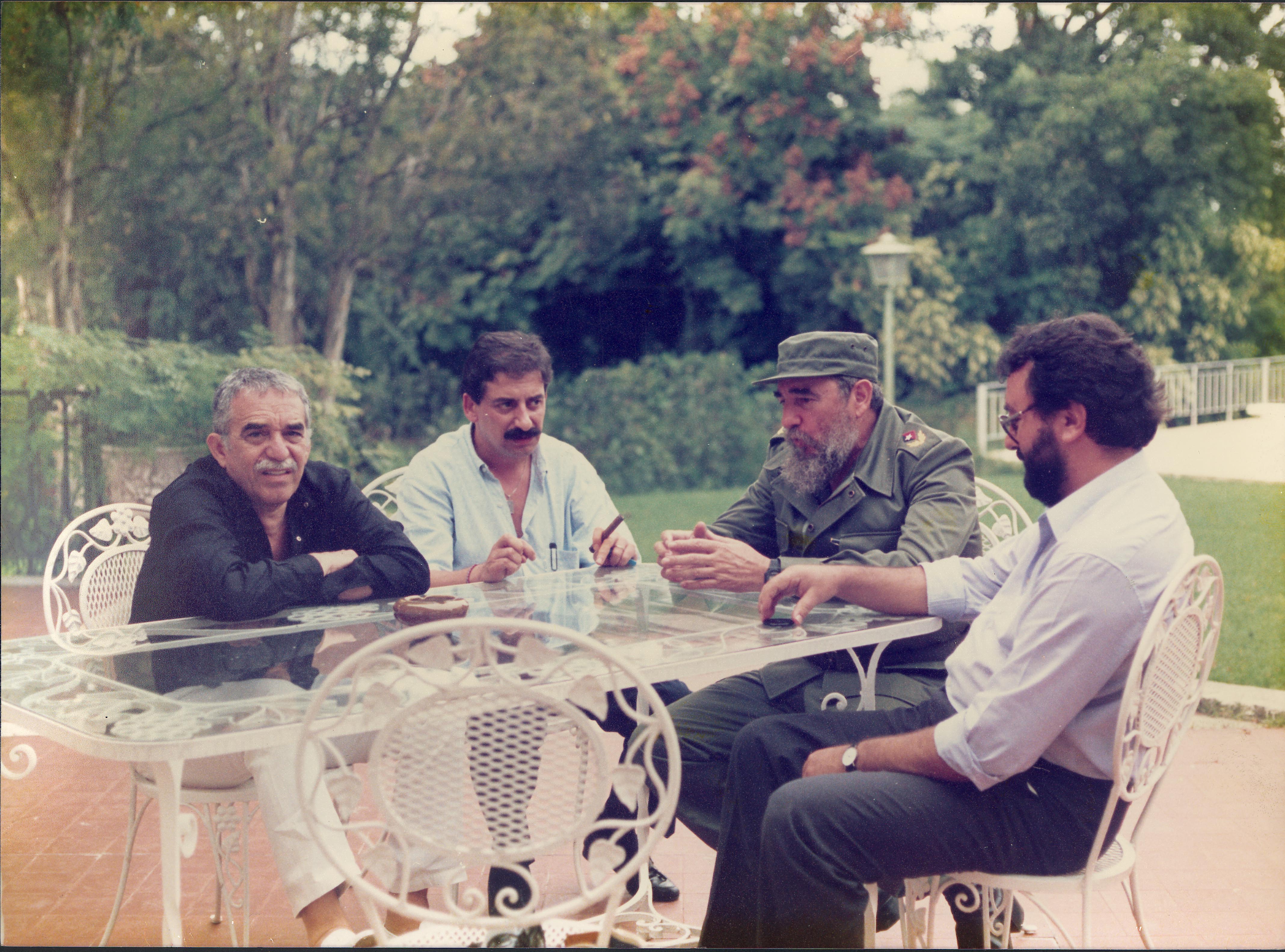 Imagen de aquel encuentro en 1986, con Gabriel García Márquez, Joaquín Tagar, Fidel Castro y Ander Landaburu.