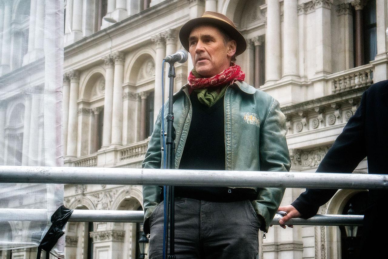 Mark Rylance en una manifestación contra lo bombardeos en Siria. Foto: Garry Knight