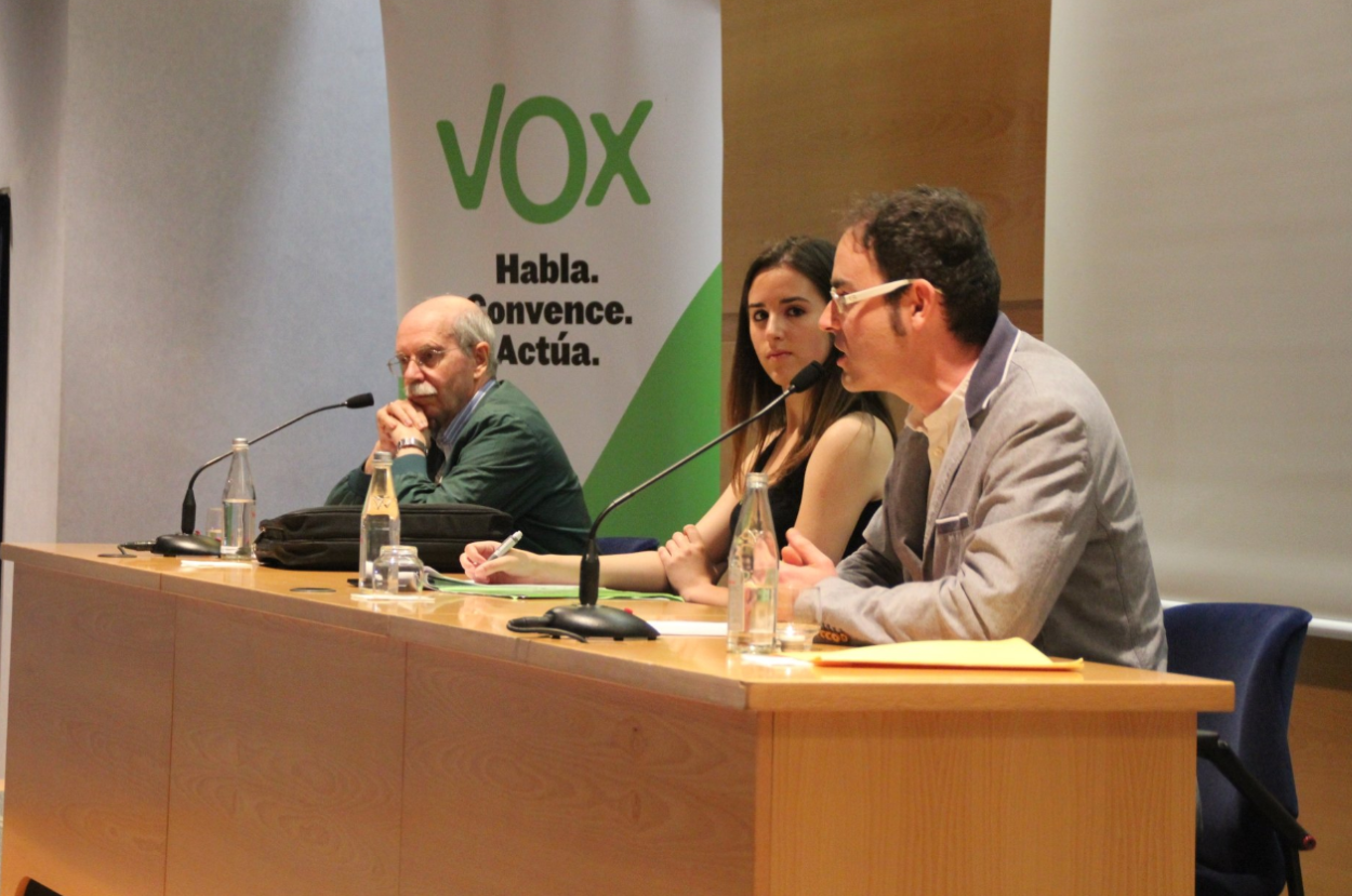 Pío Moa, fundador de los GRAPO, dando charlas de Vox