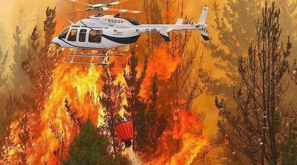 Helicóptero del Ministerio de Agricultura enviado a Cataluña para colaborar en las labores de extinción. Twitter
