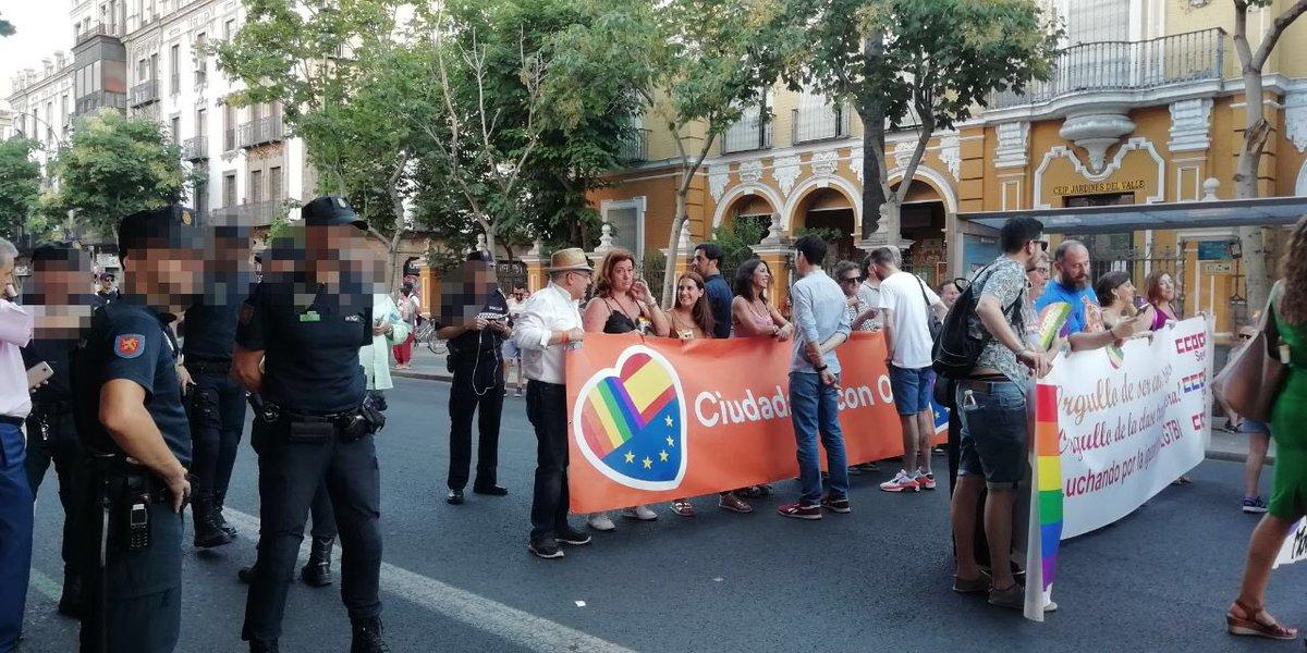 El comité de Cs atacado en la marcha del Orgullo en Sevilla