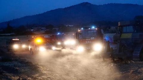 Un total de 450 personas han trabajado durante la noche para intentar sofocar las llamas.