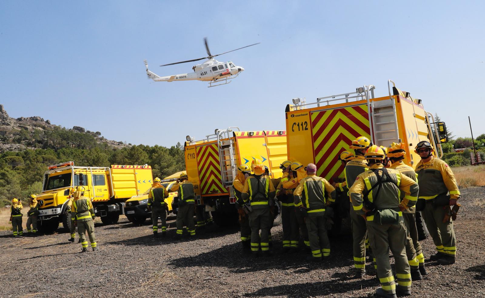 El operativo de Emergencias se divide en dos sectores de trabajo: este (de Cadalso a Villa del Prado) y oeste (Peña Cenicientos)