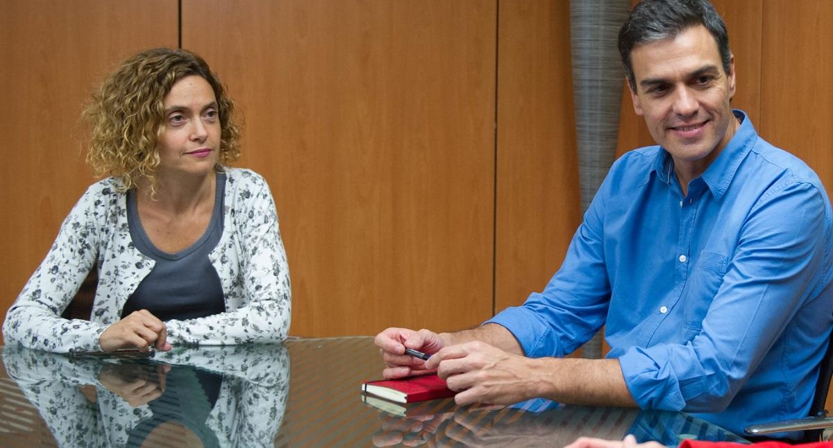 Meritxell Batet y Pedro Sánchez en una reunión. EP