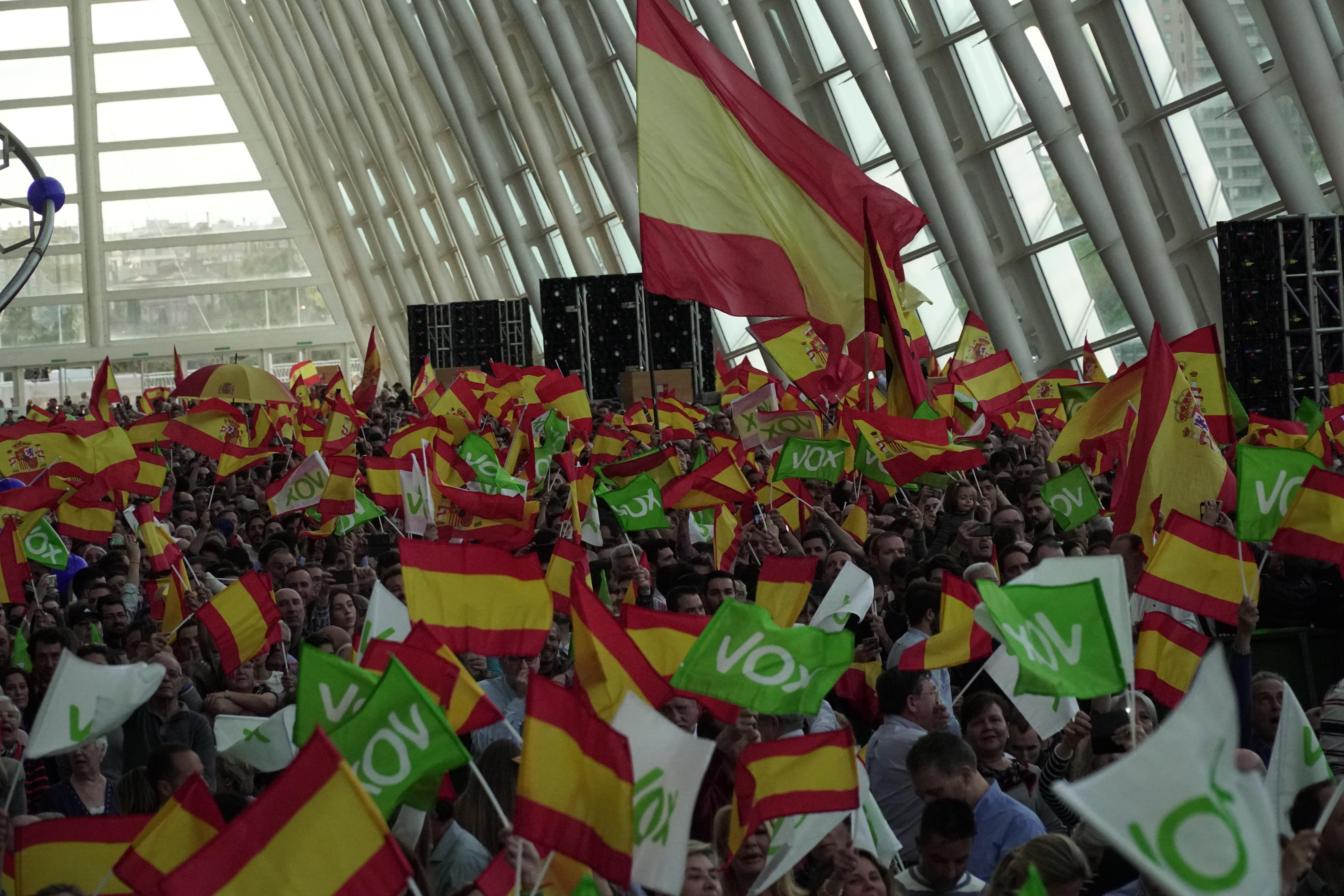 Asistentes al mitin de VOX en el Museo de las Ciencias de Valencia