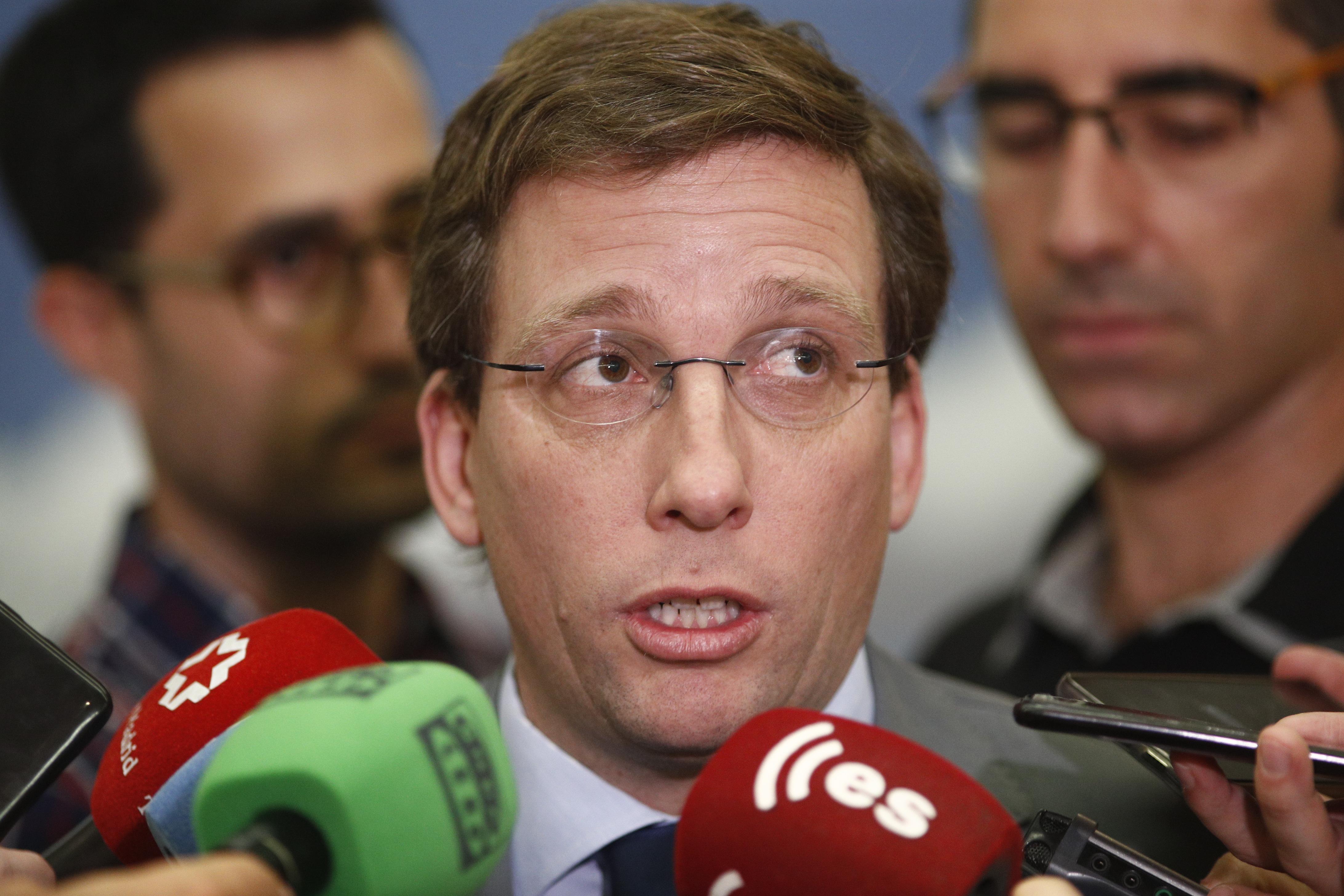  El alcalde de Madrid José Luis Martínez Almeida ofrece declaraciones a los medios de comunicación 