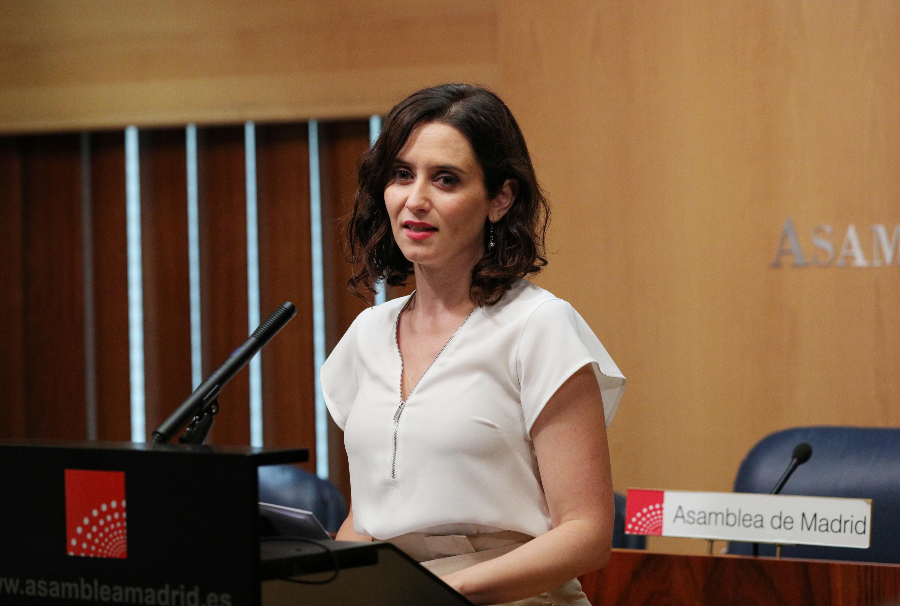 La candidata del PP a la Presidencia de la Comunidad Isabel Díaz Ayuso ofrece declaraciones a los medios de comunicación tras su reunión con el presidente de la Asamblea de Madrid 