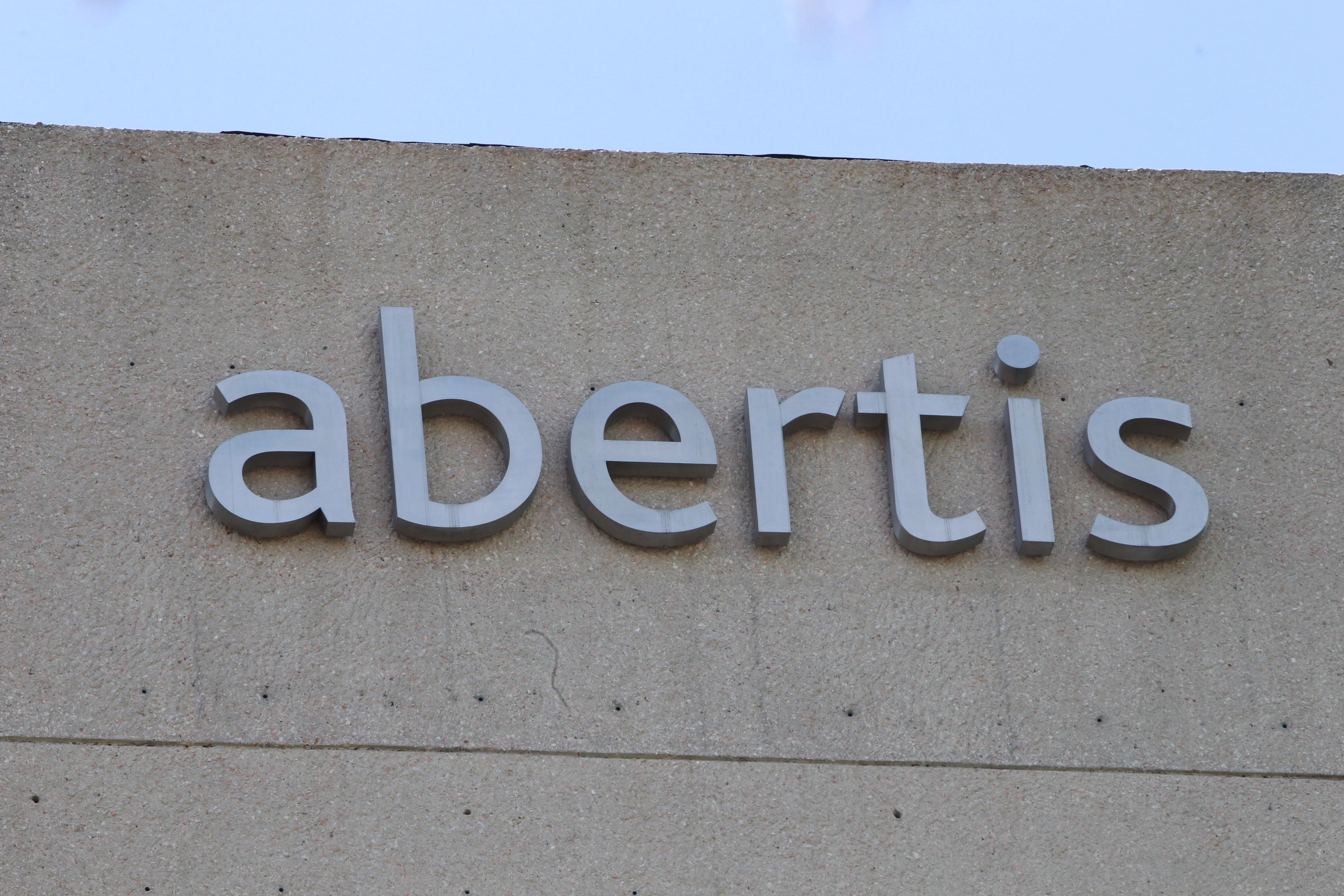 Logotipo de Abertis en uno de sus edificios - EP