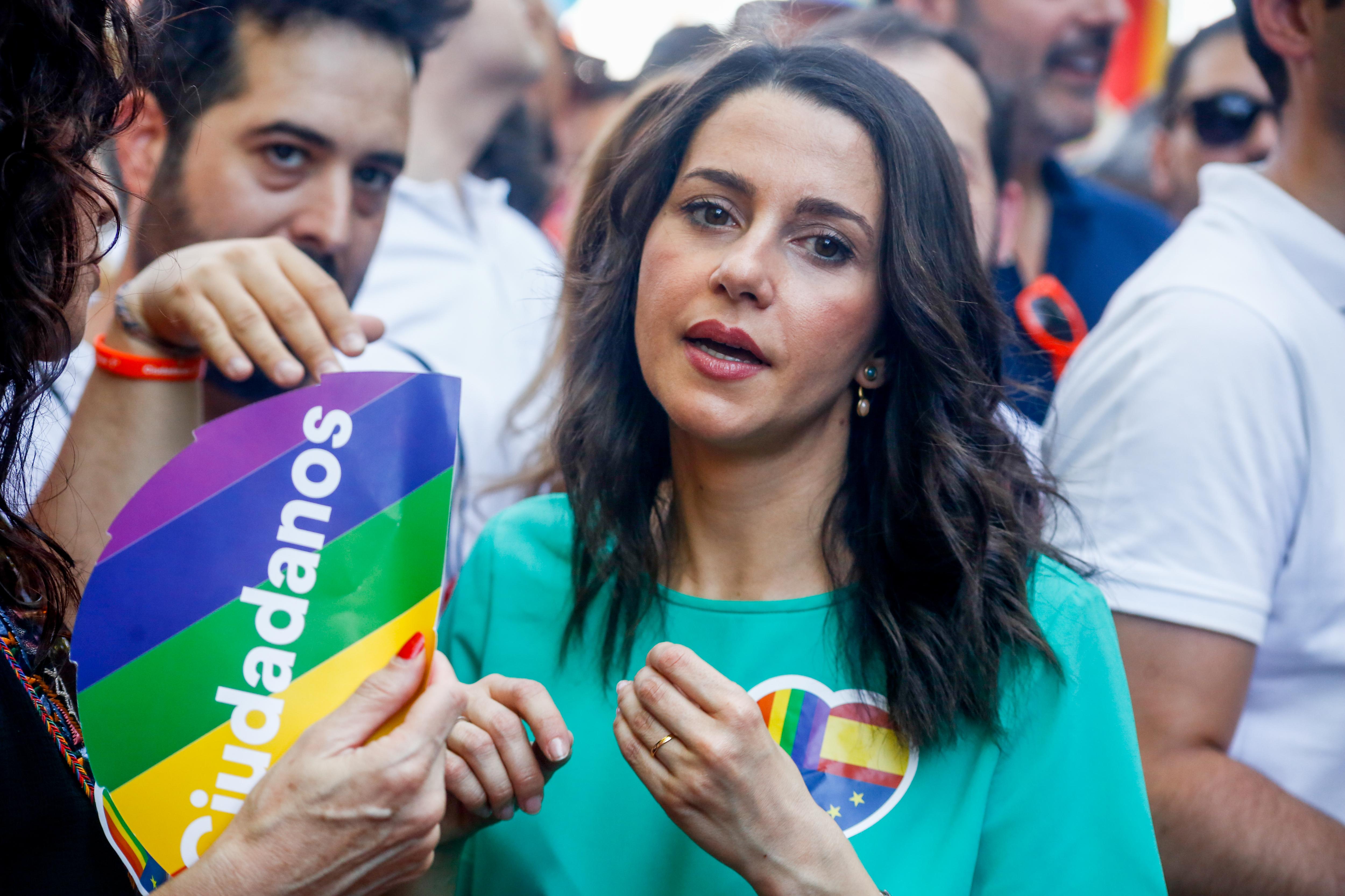 Inés Arrimadas (Ciudadanos) en la manifestación estatal del Orgullo LGTBI en Madrid, desde Atocha hasta Colón. Fuente: Europa Press.