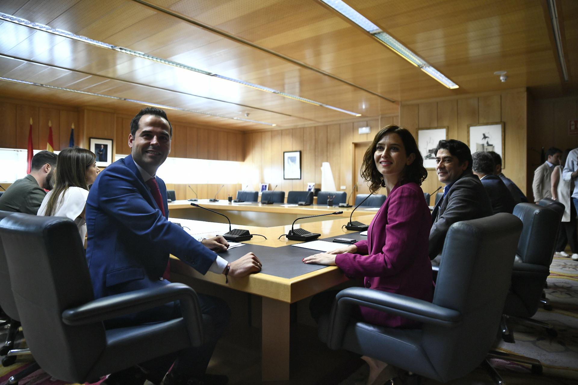 Ignacio Aguado e Isabel Díaz Ayuso durante sus negociaciones en la Asamblea de Madrid. Europa Press. 