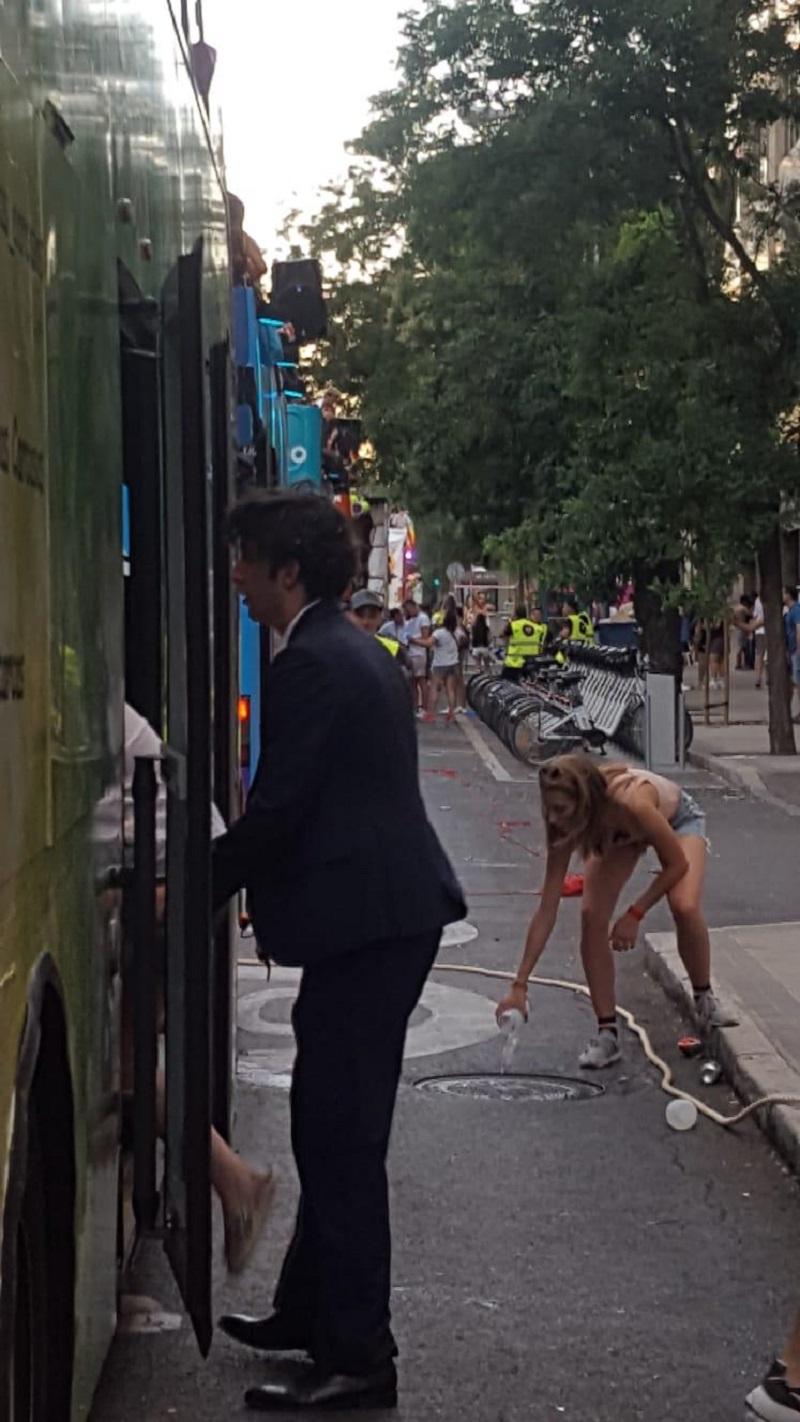 No dejan subir al pequeño Nicolás en una de las carrozas del Orgullo No dejan subir al pequeño Nicolás en una de las carrozas del Orgullo