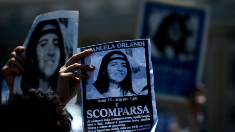 Manifestación pidiendo la resolución del caso de desaparición de la joven italiana de 15 años Emanuela Orlandi. Twitter Manifestación pidiendo la resolución del caso de desaparición de la joven italiana de 15 años Emanuela Orlandi. Twitter