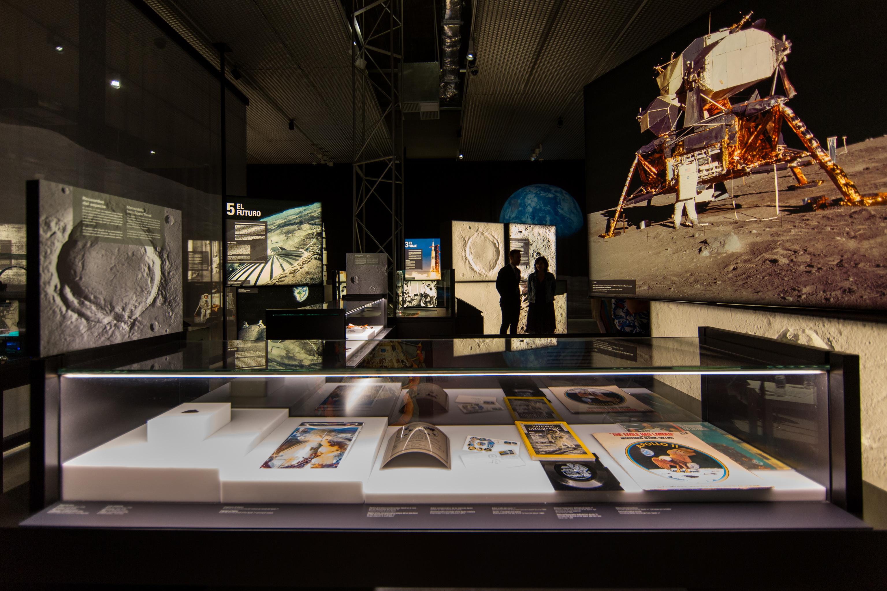 CaixaForum Sevilla ha presentado la exposición Tintín y la Luna. Cincuenta años de la primera misión tripulada