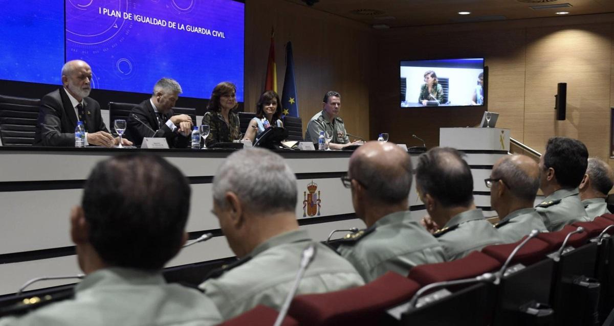 La vicepresidenta del Gobierno Carmen Calvo y el ministro del Interior Grande Marlasca en el acto de la Guardia Civil. Twitter Moncloa