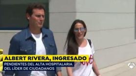 Albert Rivera sale del hospital acompañado por Malú