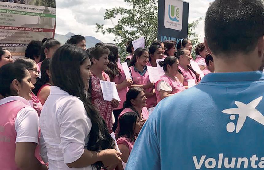 Dos voluntarias de “la Caixa” de la Asociación de Voluntarios  participan en este proyecto.