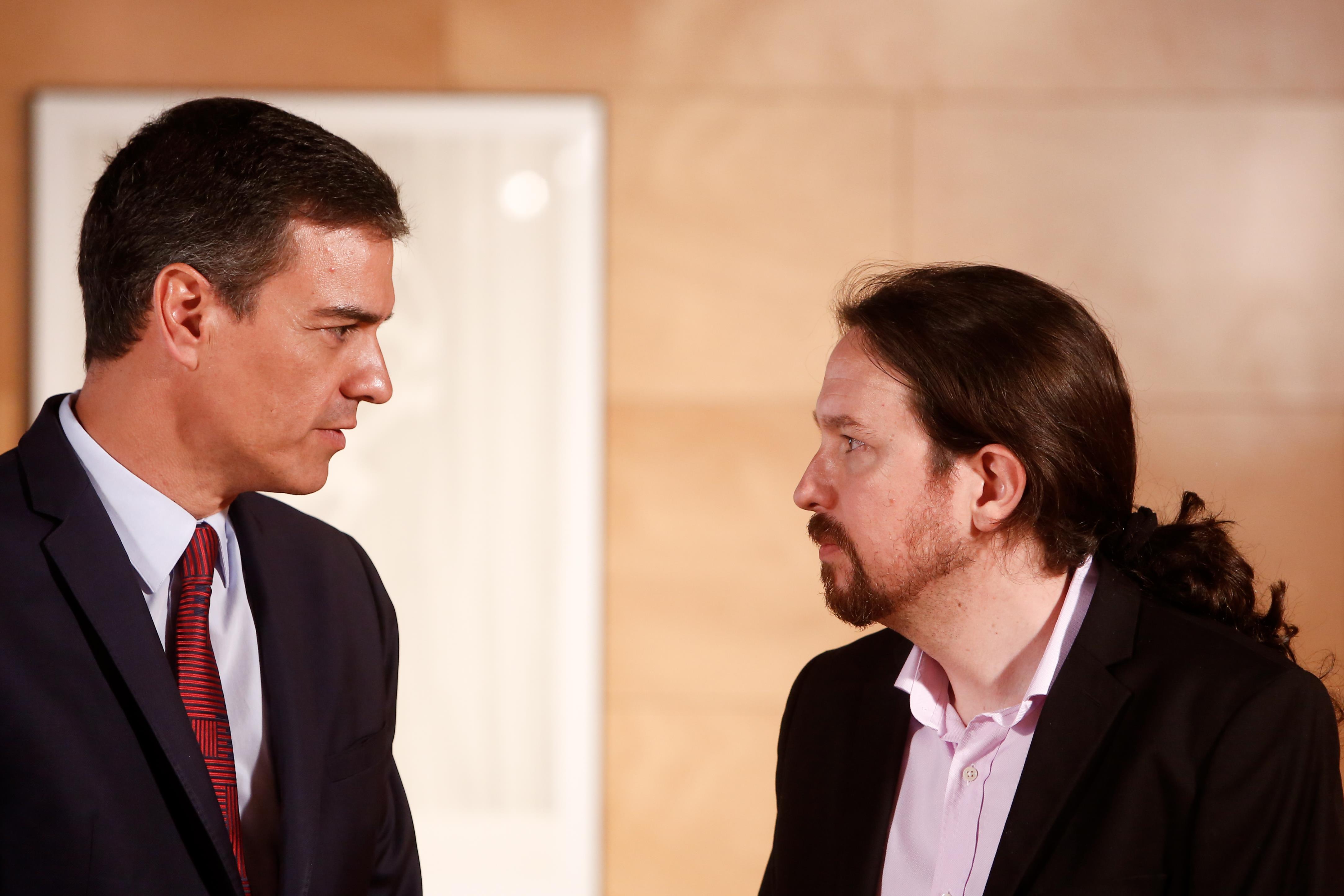  Pedro Sánchez, en un encuentro con Pablo Iglesias en la Moncloa previo a la investidura. EP