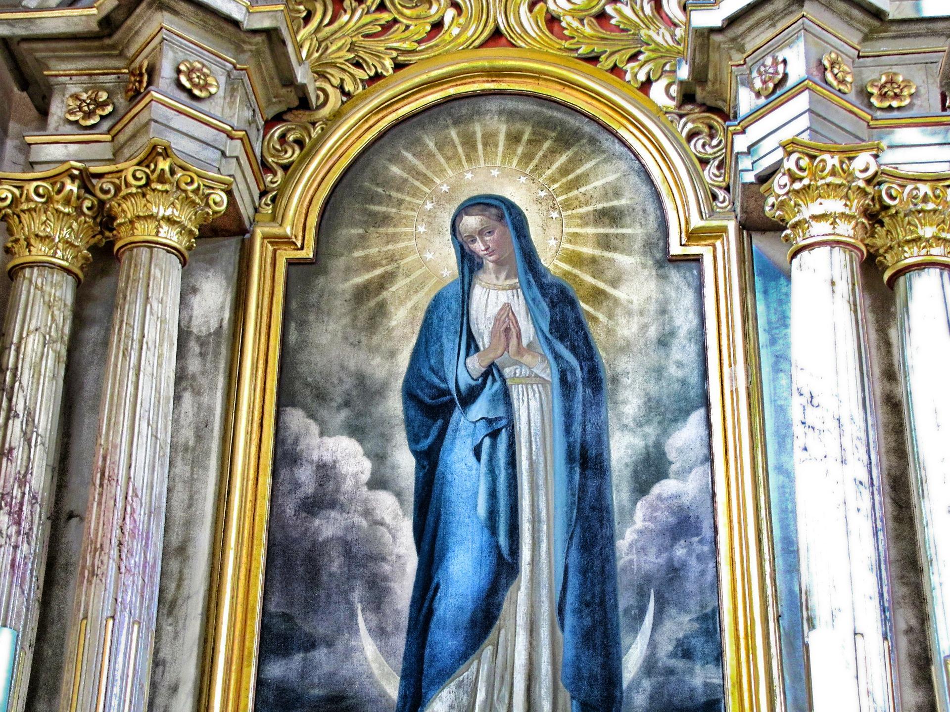 Pintura de la Virgen María en una Iglesia.