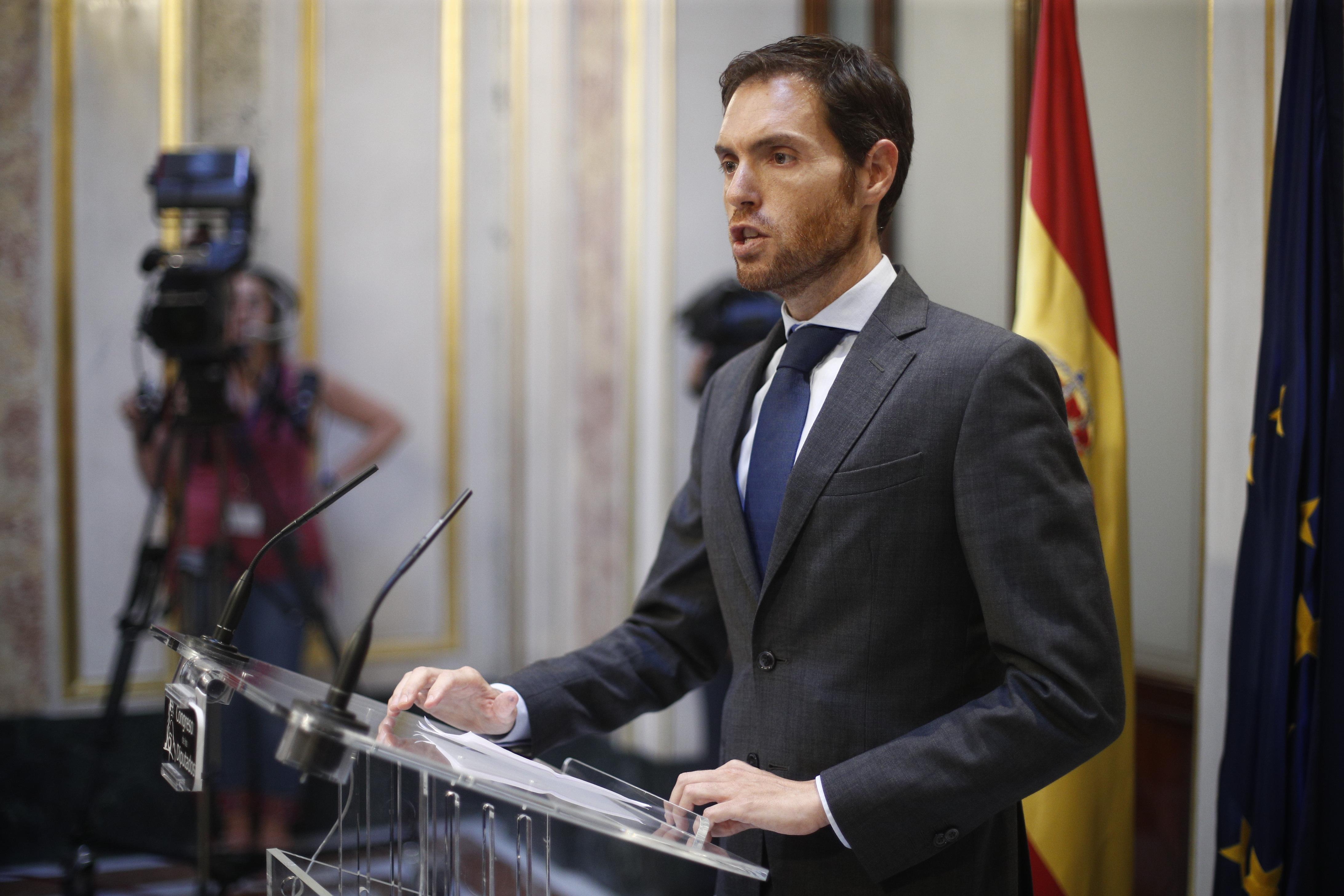 El portavoz de Navarra Suma en el Congreso de los Diputados Sergio Sayas valora la intervención del presidente del Gobierno en funciones y candidato socialista a la reelección tras su discurso e